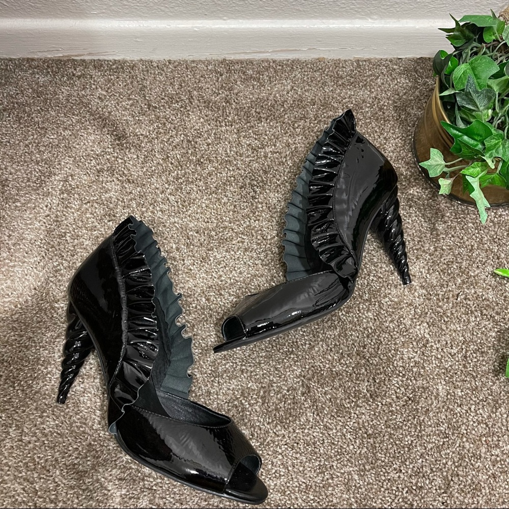 Jeffrey Campbell Michelle Ruffle Patent Leather Unicorn Heels Pumps Size 9.5 M